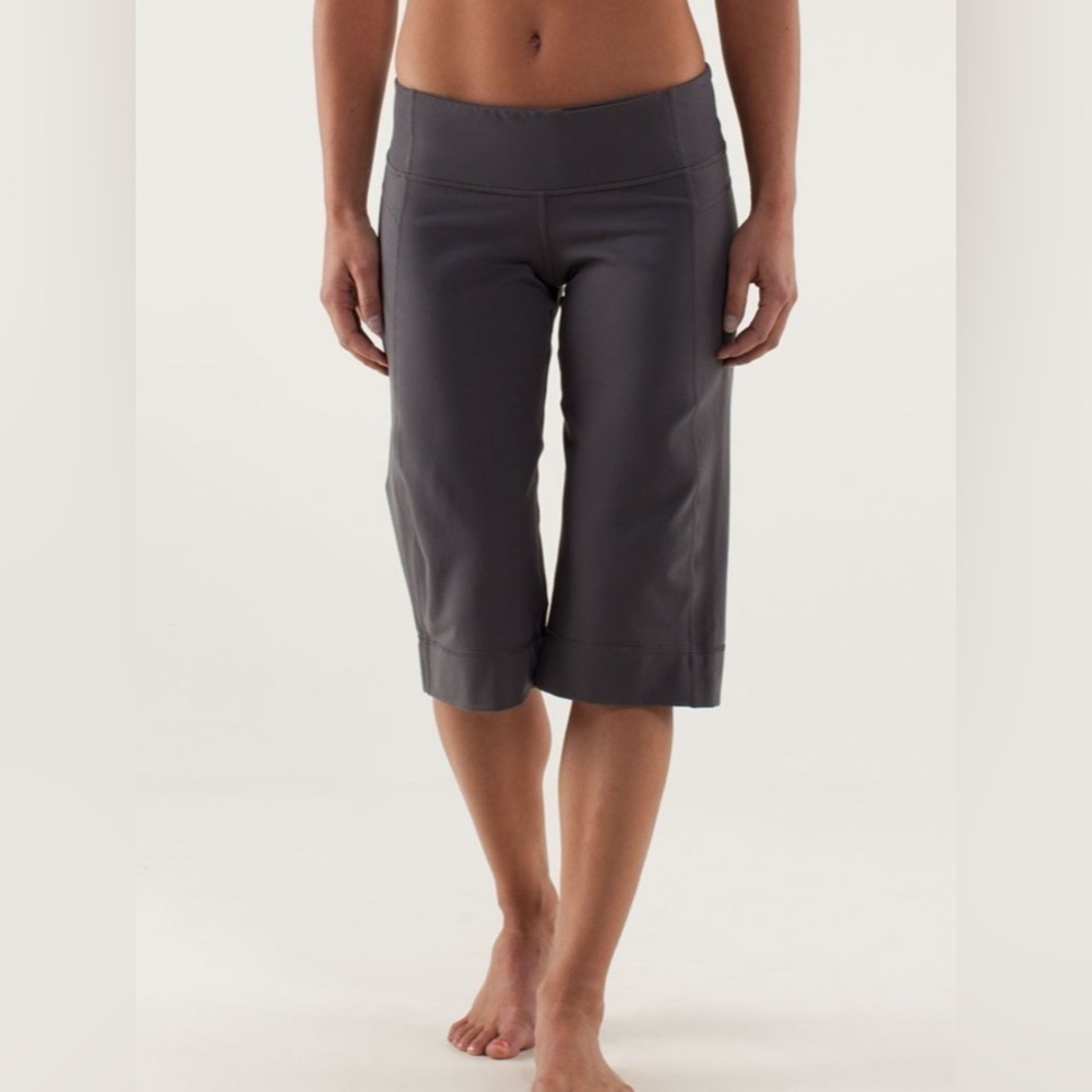 Lululemon green Wide Leg clam digger casual lightweight silky yoga Crop shorts 6